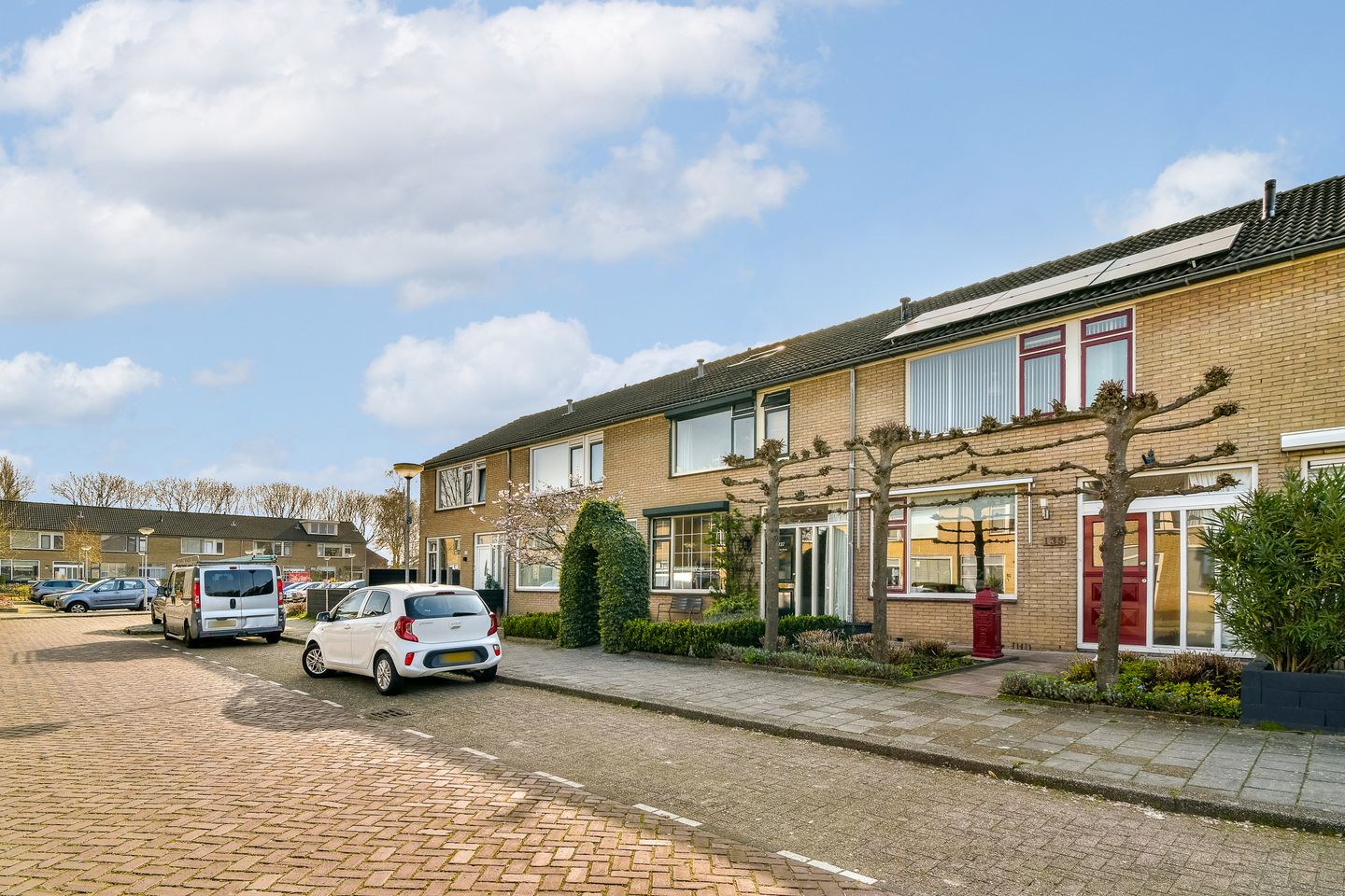 Spacious Family Home with Solar Panels and Air Conditioning in Sterrenburg — 19