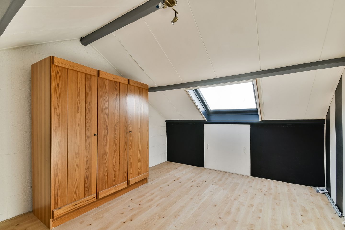 Spacious Family Home with Solar Panels and Air Conditioning in Sterrenburg — 13
