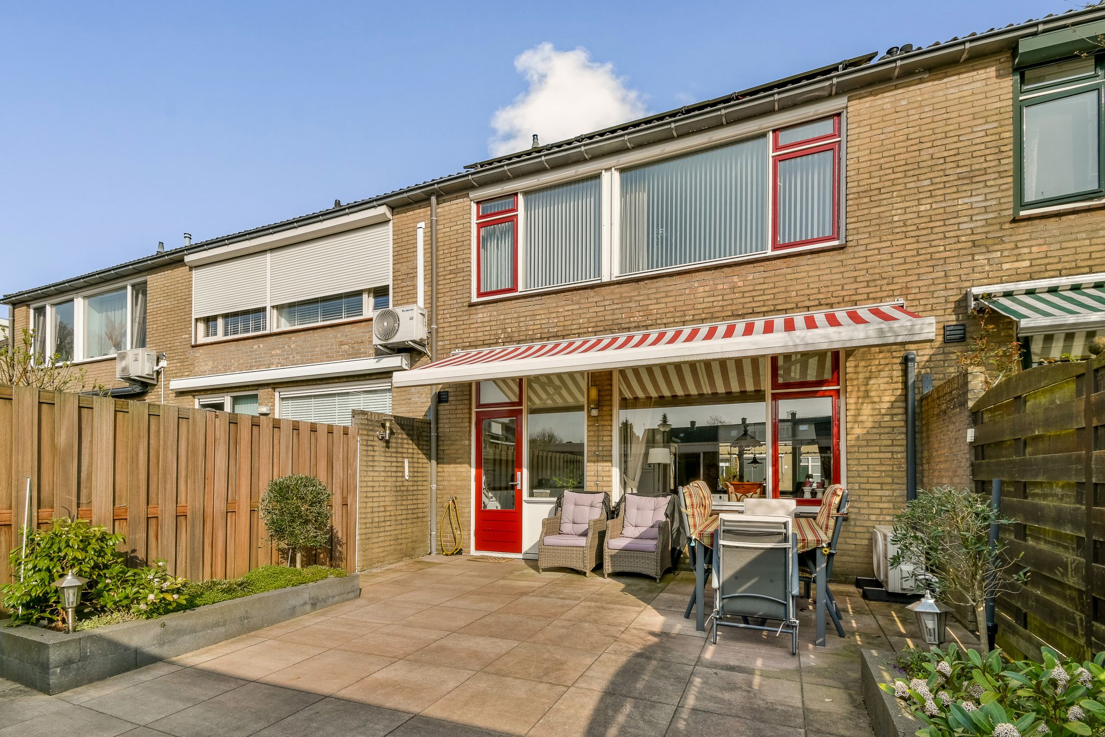 Spacious Family Home with Solar Panels and Air Conditioning in Sterrenburg — 17