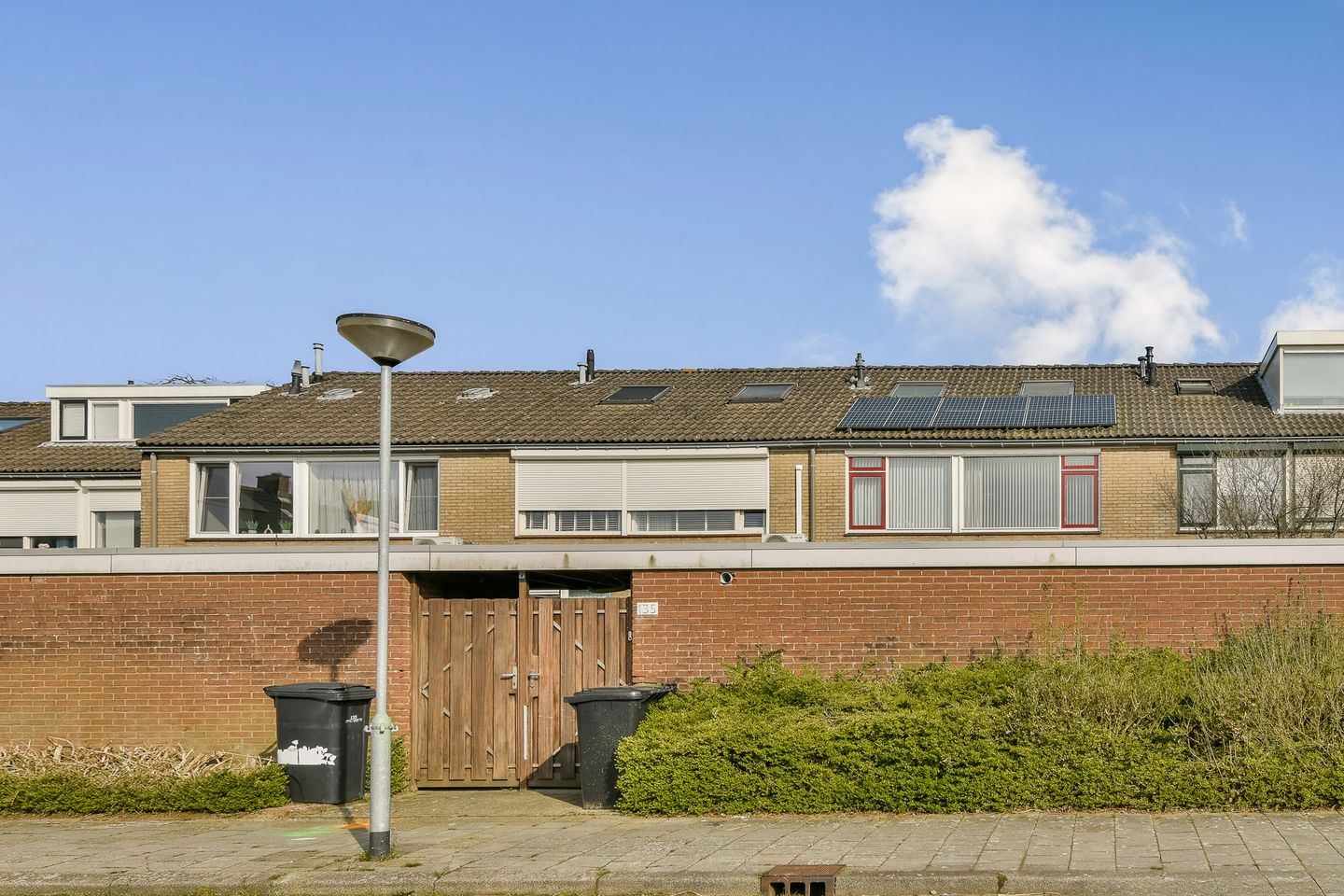 Spacious Family Home with Solar Panels and Air Conditioning in Sterrenburg — 18