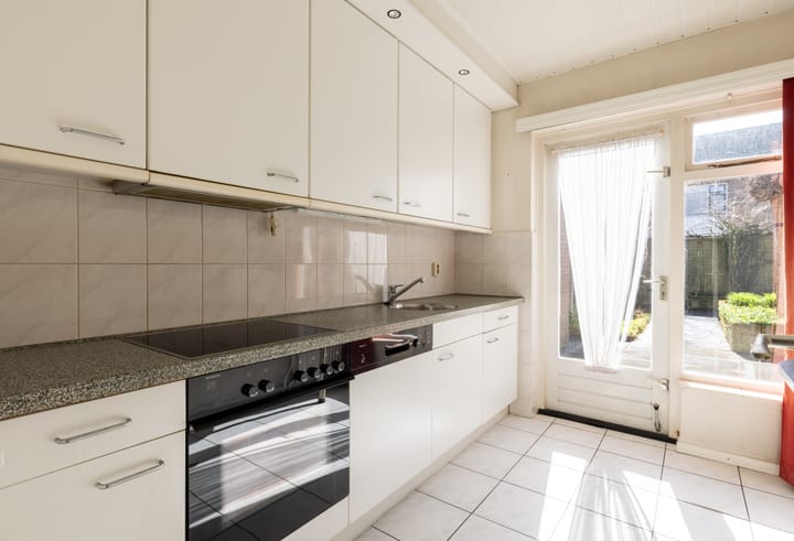 Photo 3 of Titus Brandsmastraat 99