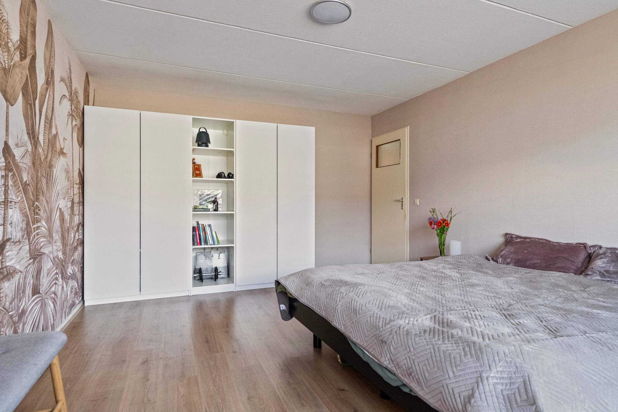 Move-in Ready Family Home with Modern Finishes and Garden — 15
