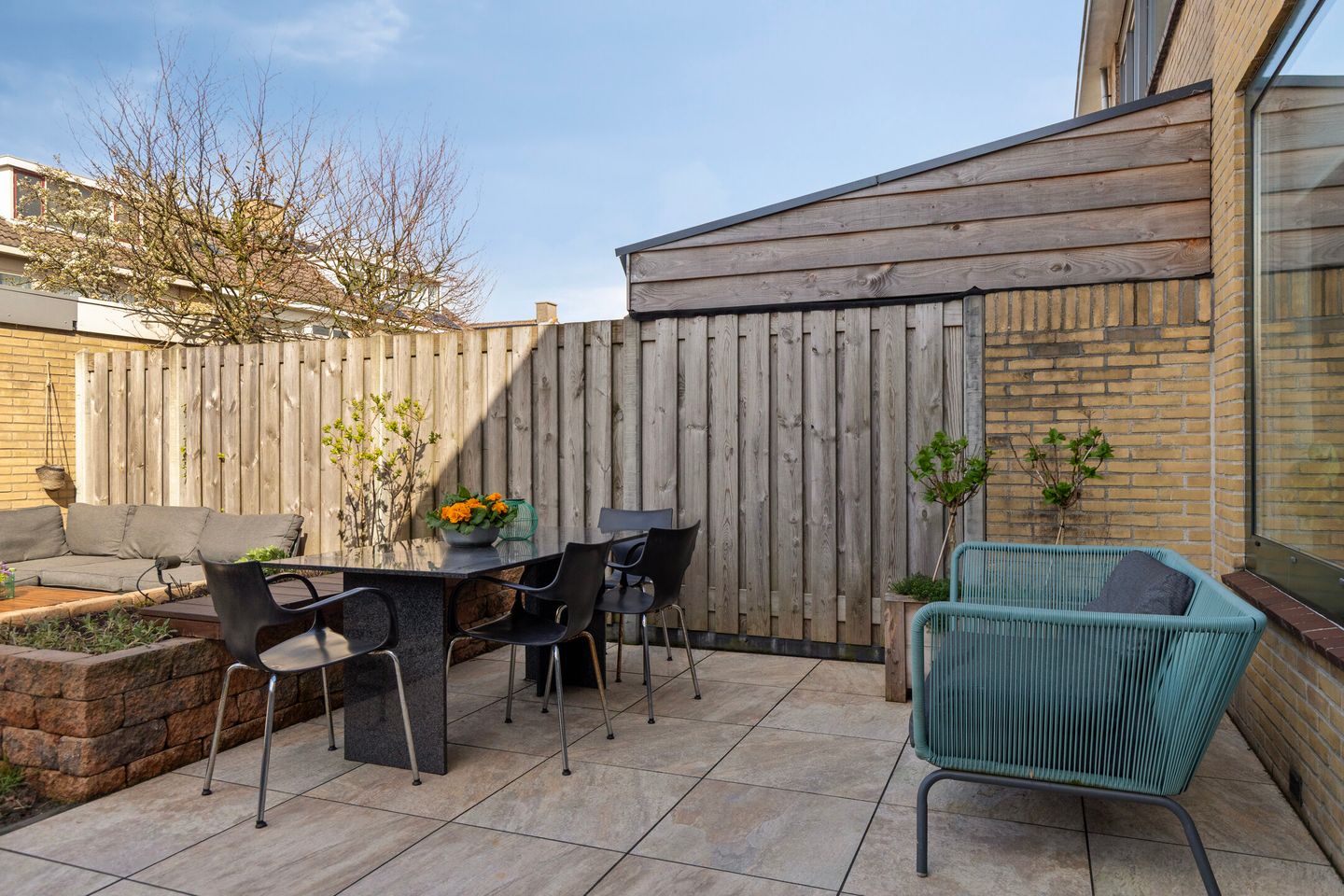 Move-in Ready Family Home with Modern Finishes and Garden — 25