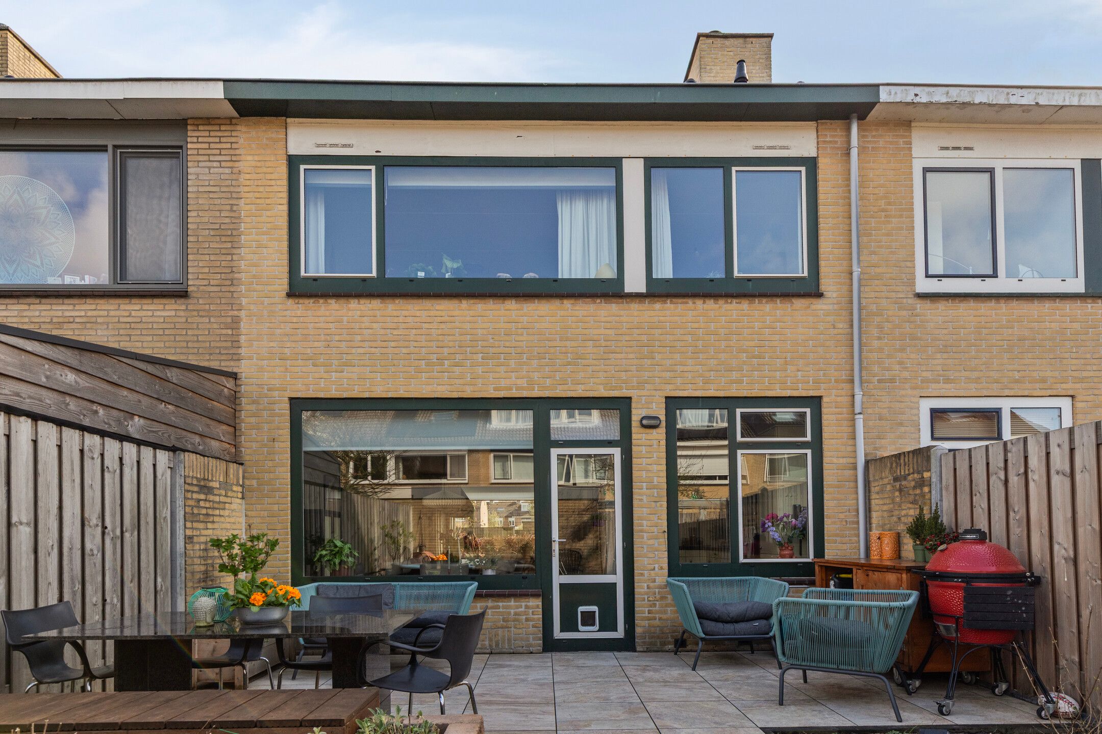 Move-in Ready Family Home with Modern Finishes and Garden — 27