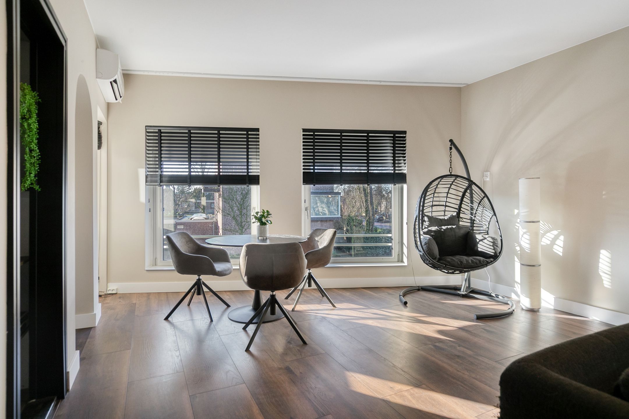 Foto 15 van Professor Regoutstraat 9