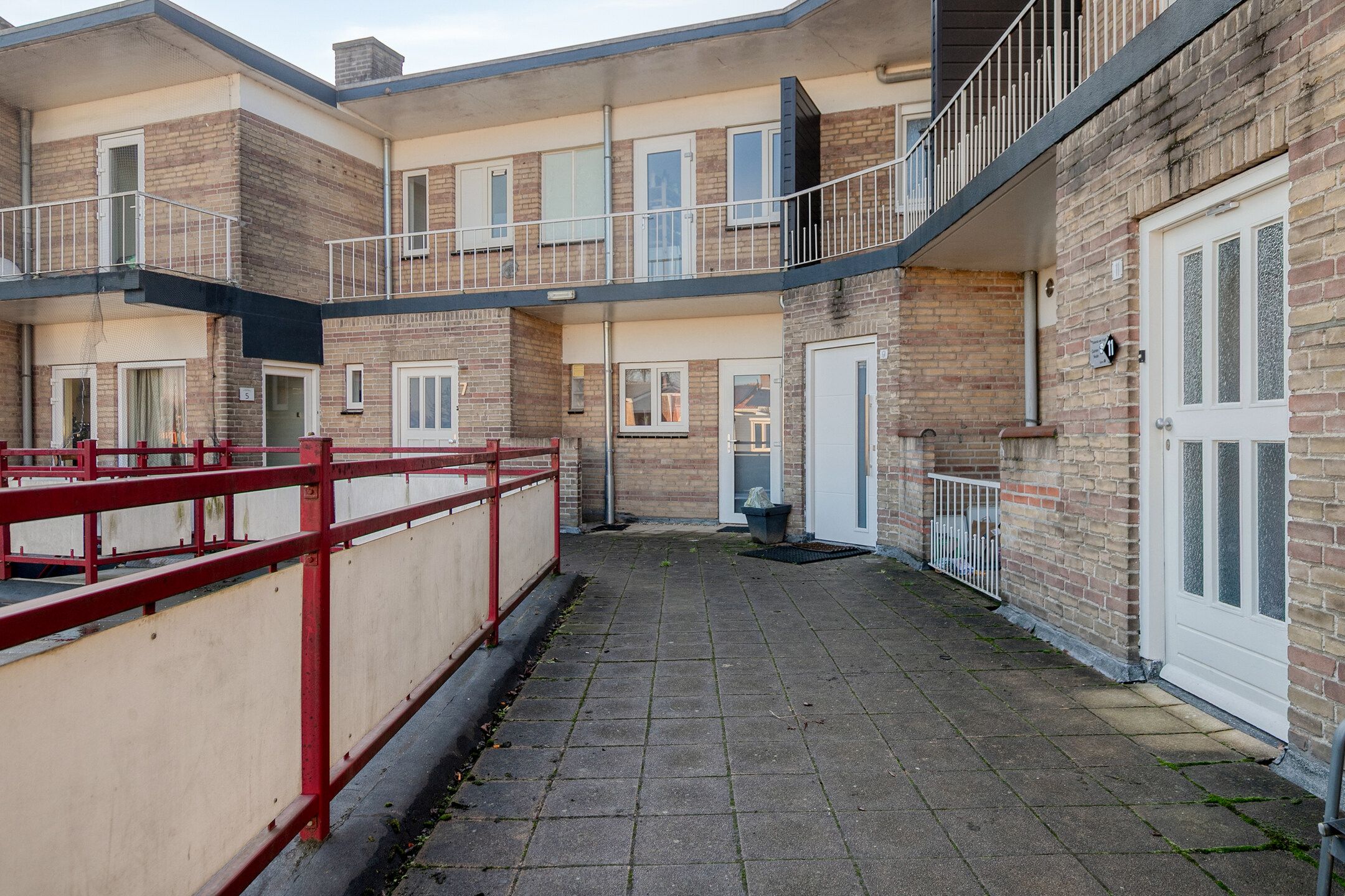 Foto 9 van Professor Regoutstraat 9