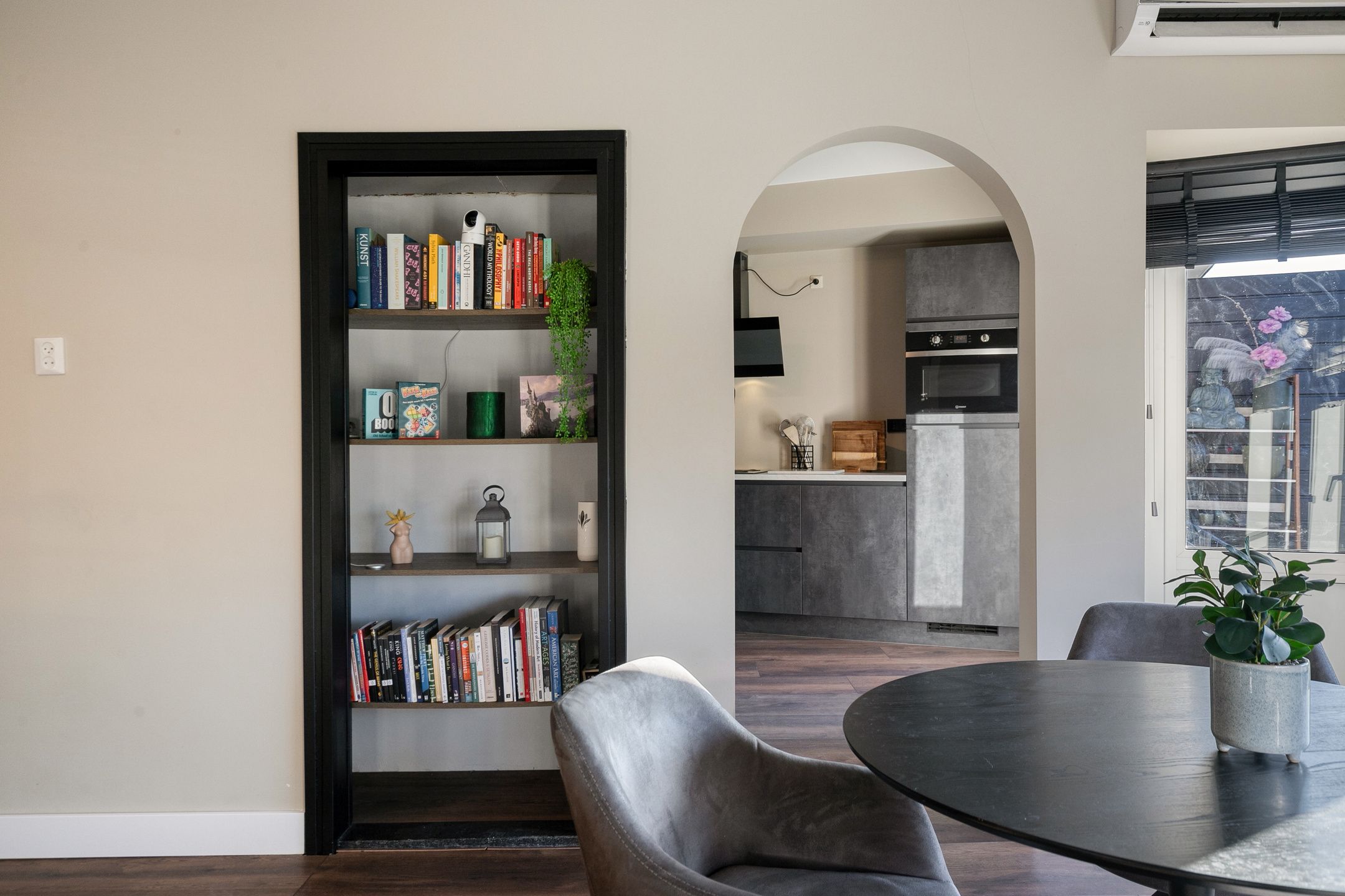 Foto 18 van Professor Regoutstraat 9