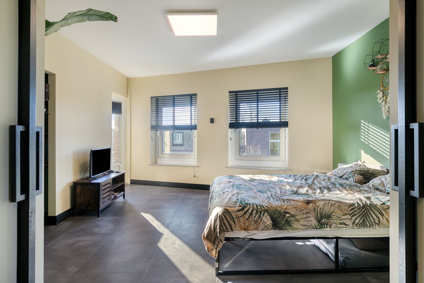 Foto 34 van Professor Regoutstraat 9