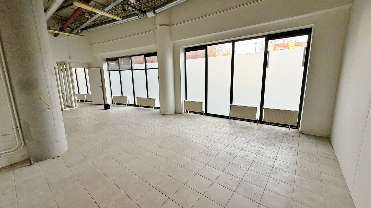 View photo 2 of Merwedestraat 36-1