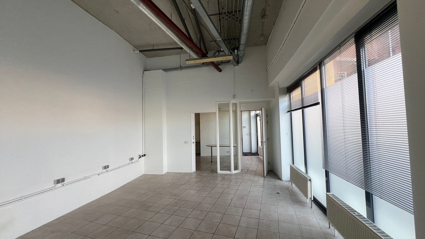 View photo 4 of Merwedestraat 36-1