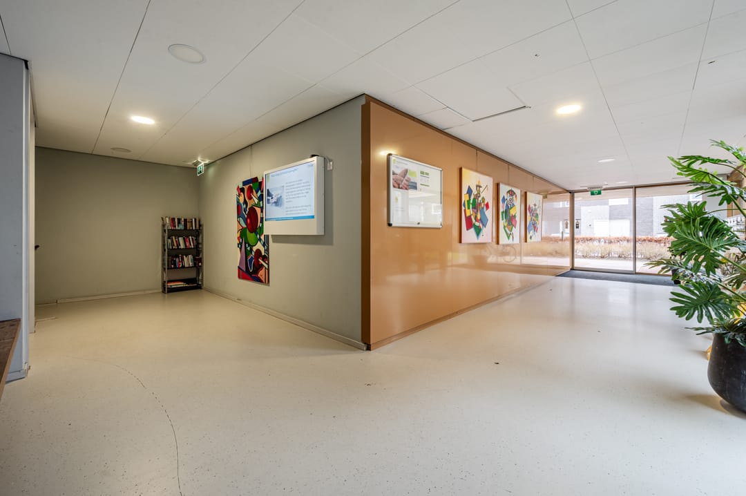 Spacious Apartment with Southern Balcony in Hanzepark — 12