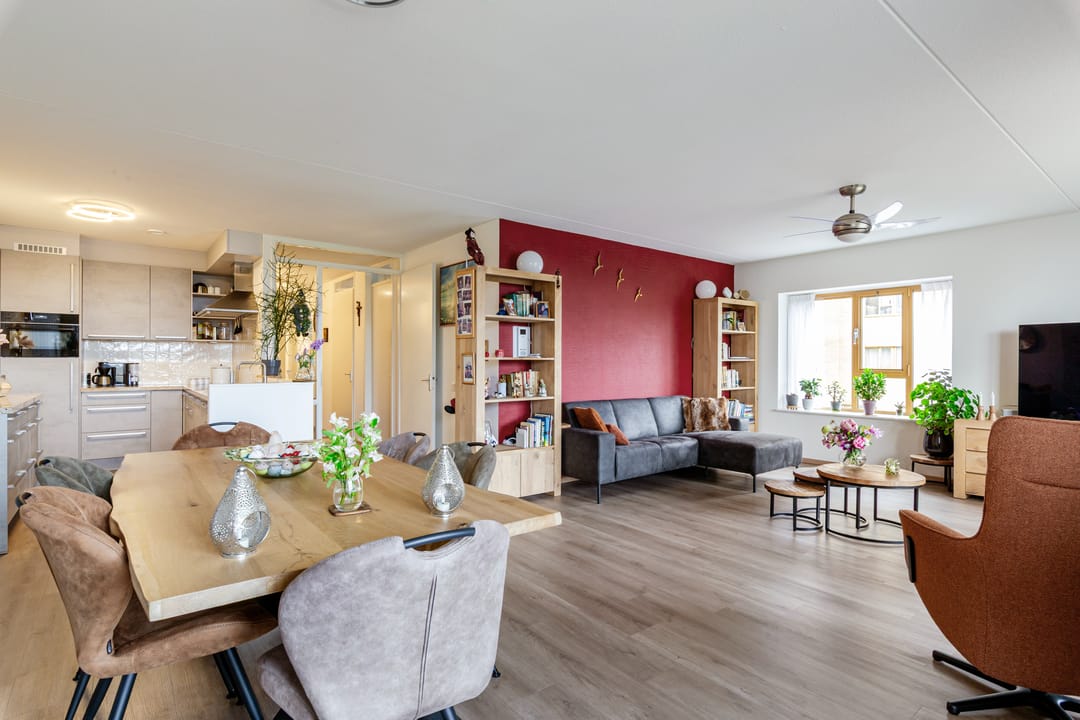 Spacious Apartment with Southern Balcony in Hanzepark — 24