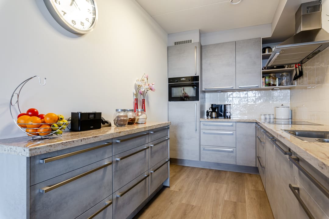Spacious Apartment with Southern Balcony in Hanzepark — 26