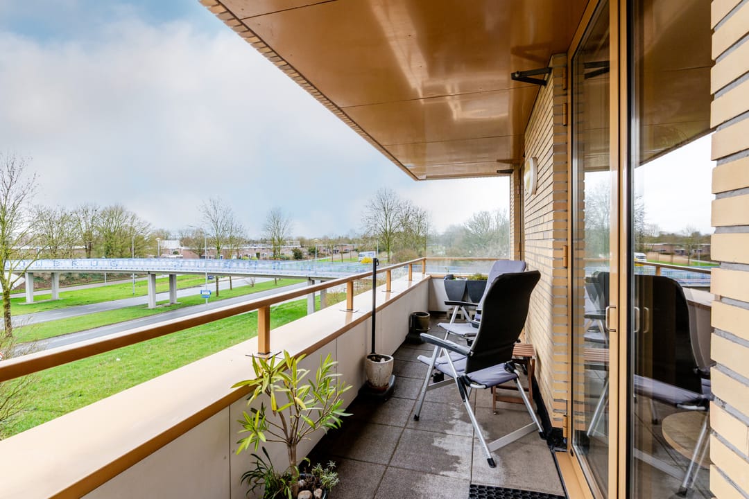 Spacious Apartment with Southern Balcony in Hanzepark — 39