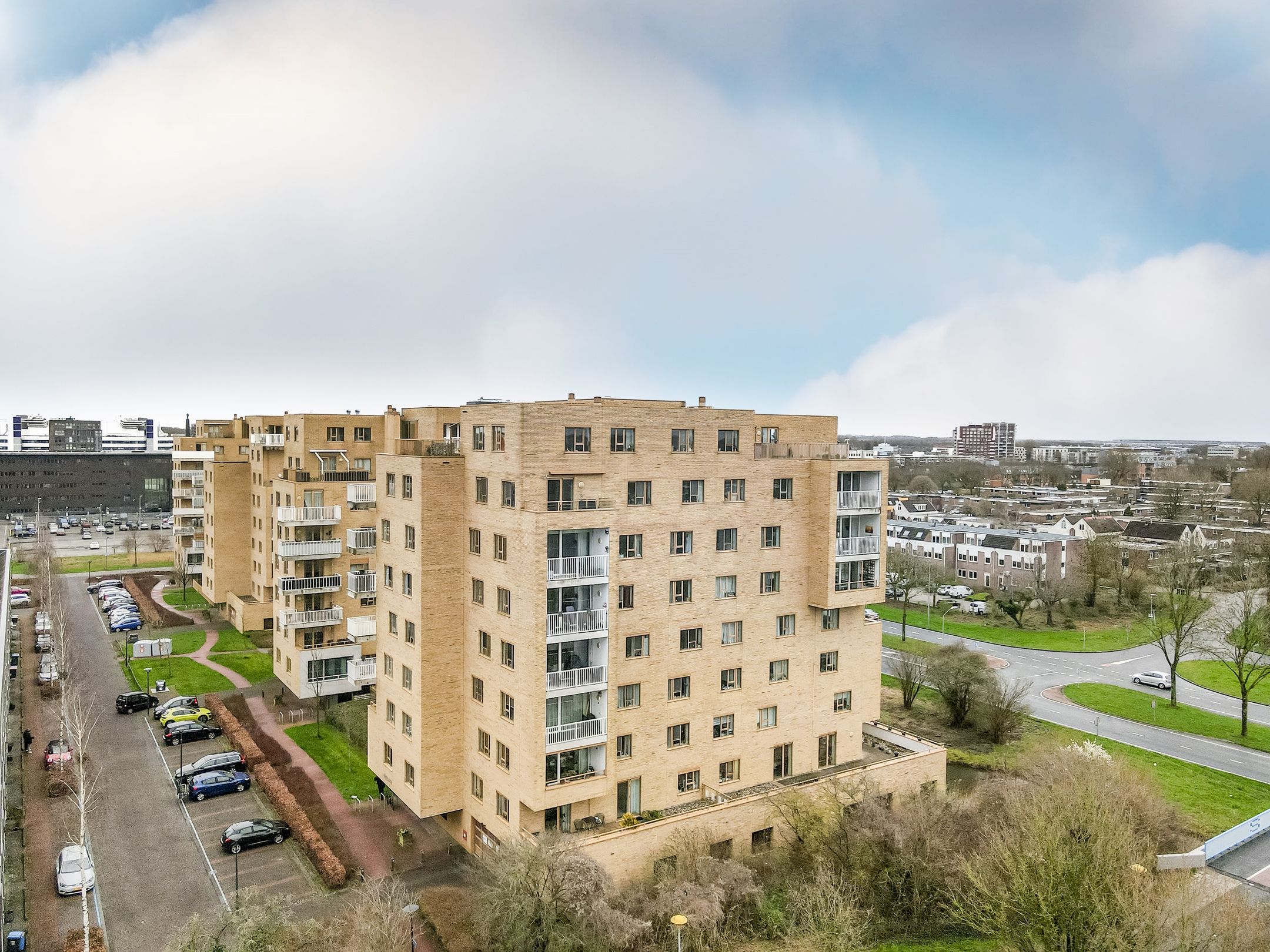 Spacious Apartment with Southern Balcony in Hanzepark — 45