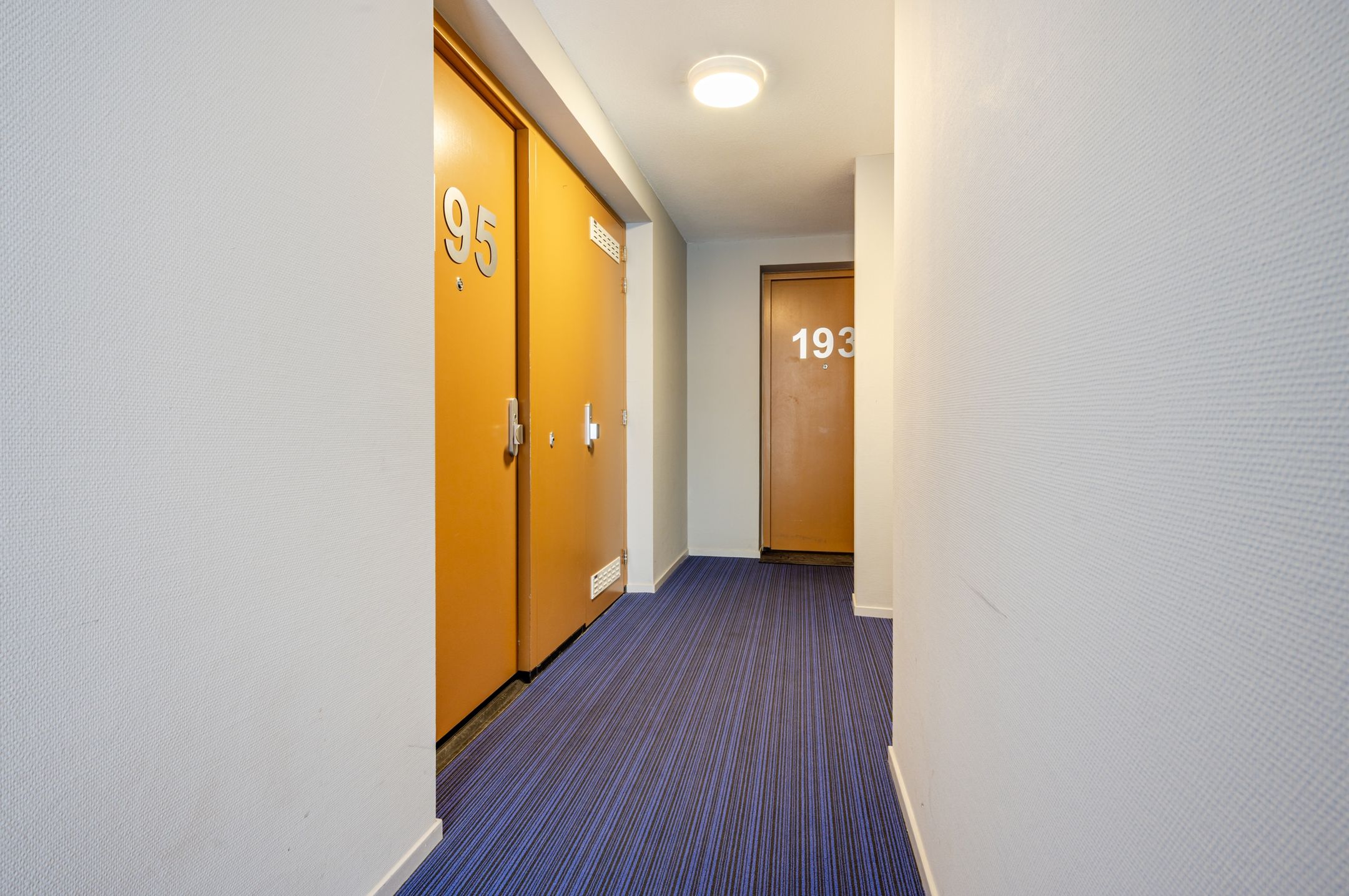 Spacious Apartment with Southern Balcony in Hanzepark — 14