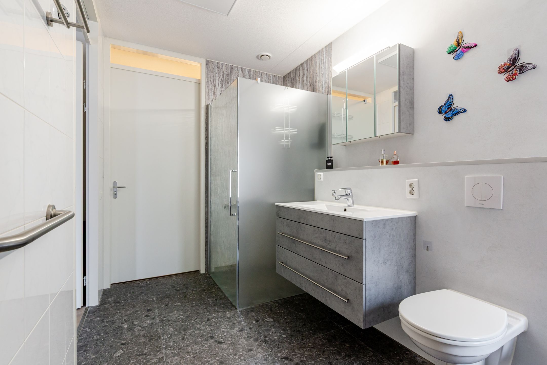 Spacious Apartment with Southern Balcony in Hanzepark — 34