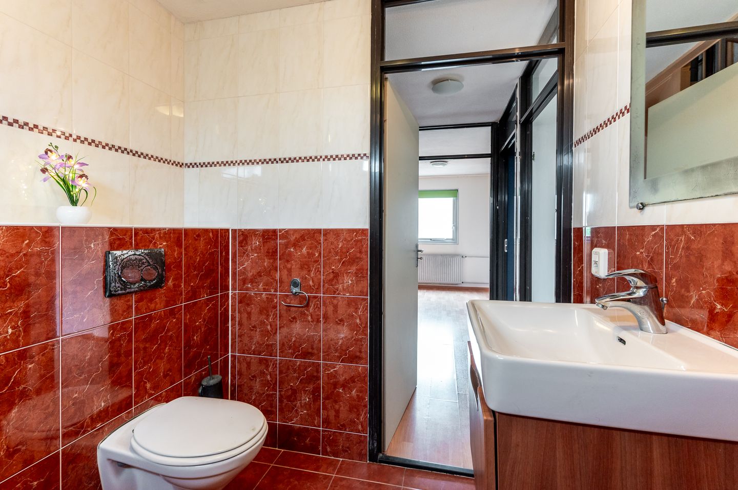 Well-maintained family home with four bedrooms and southwest-facing garden in green Boswijk — 18