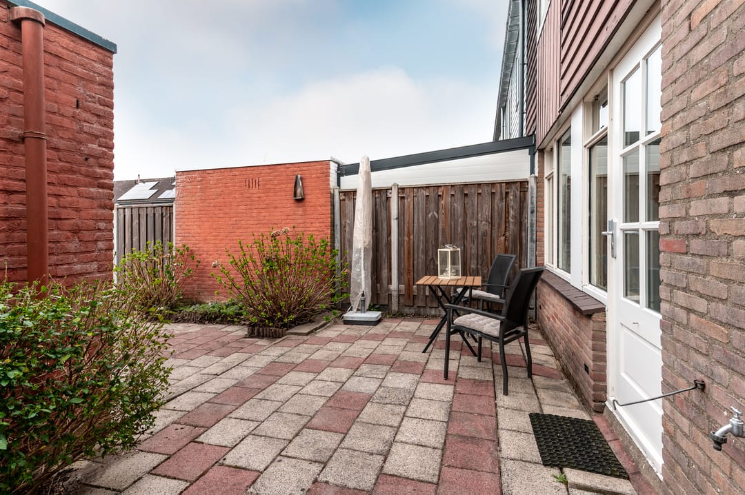 Well-maintained family home with four bedrooms and southwest-facing garden in green Boswijk — 25
