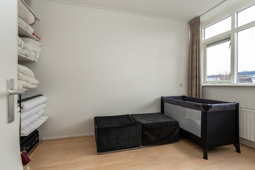 Comfortable semi-detached home with garage and south-facing garden in Veendam — 25