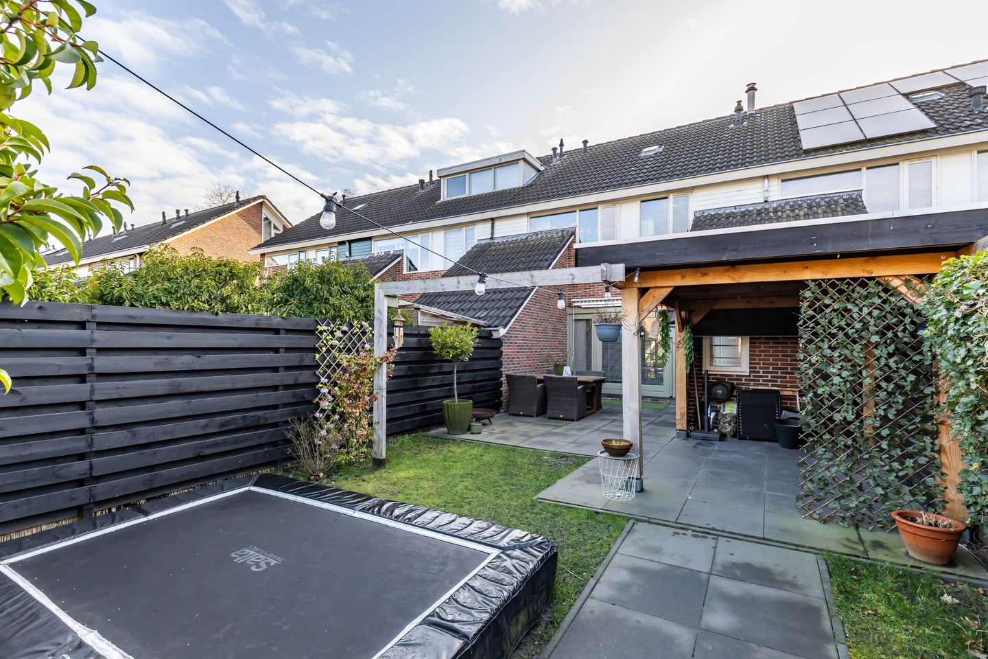 Spacious terraced house with west-facing garden and potential for extra bedrooms — 32