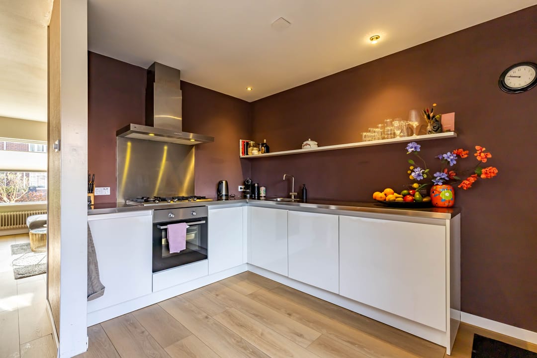Spacious terraced house with west-facing garden and potential for extra bedrooms — 14