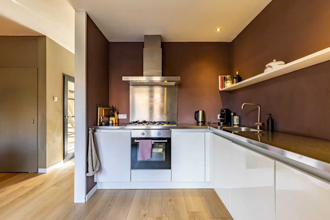 Spacious terraced house with west-facing garden and potential for extra bedrooms — 15