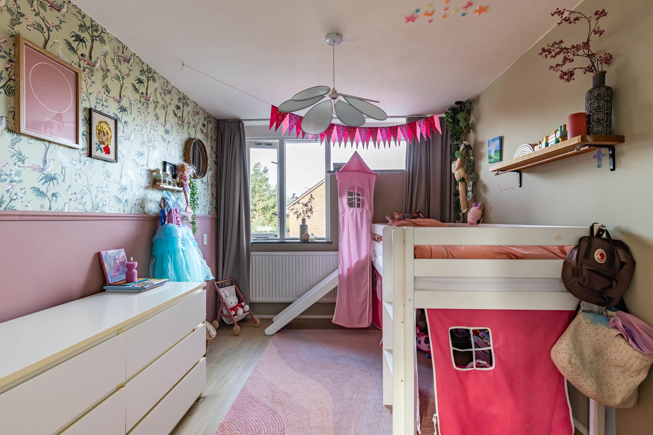 Spacious terraced house with west-facing garden and potential for extra bedrooms — 19