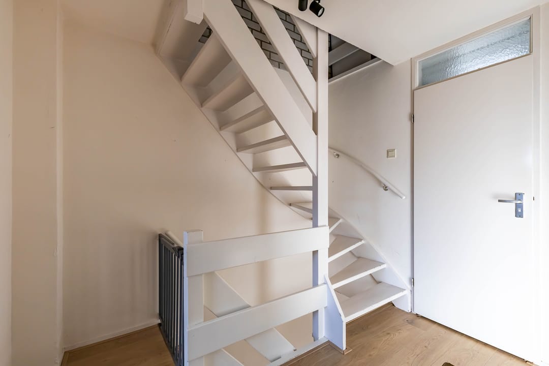 Spacious terraced house with west-facing garden and potential for extra bedrooms — 29