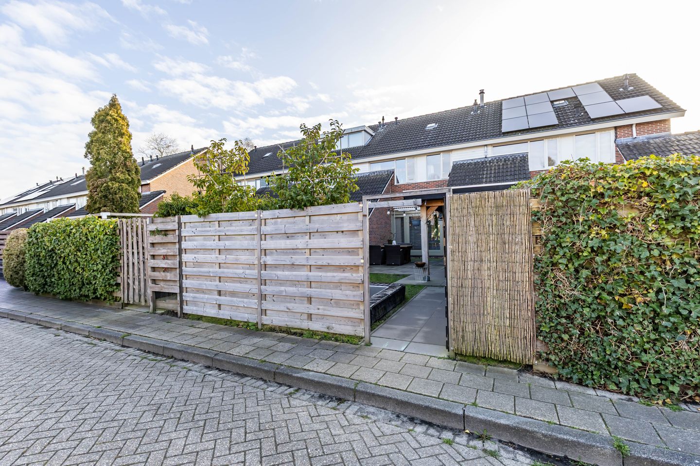 Spacious terraced house with west-facing garden and potential for extra bedrooms — 38