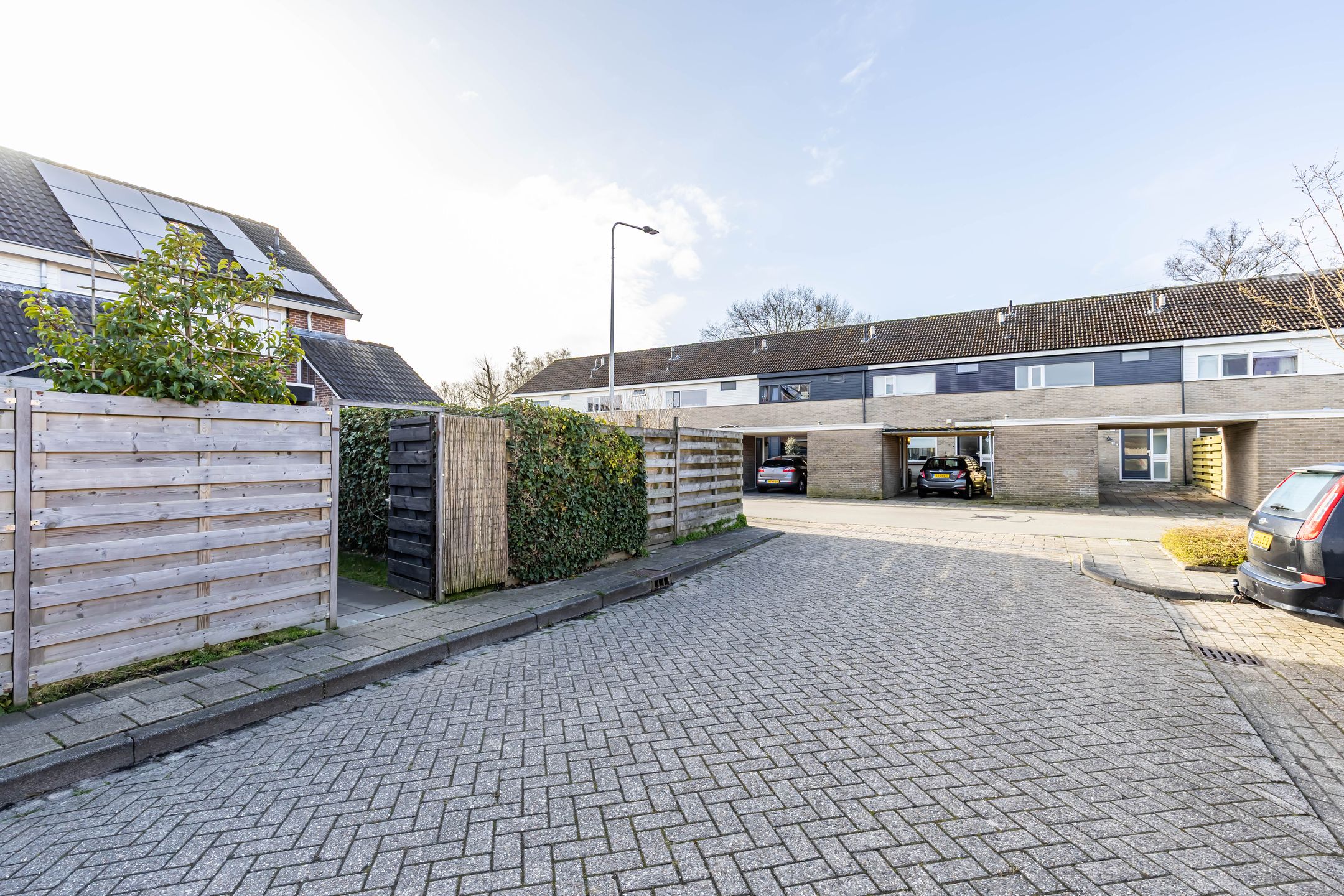 Spacious terraced house with west-facing garden and potential for extra bedrooms — 39