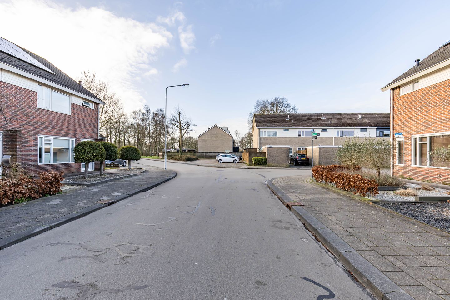 Spacious terraced house with west-facing garden and potential for extra bedrooms — 44