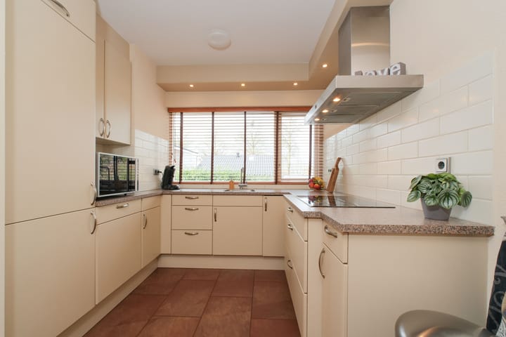 Photo 3 of Zilverschoon 64