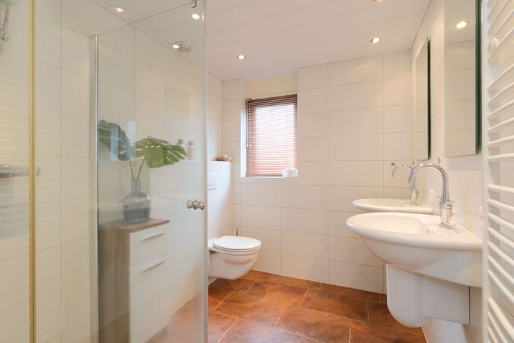 Photo 4 of Zilverschoon 64