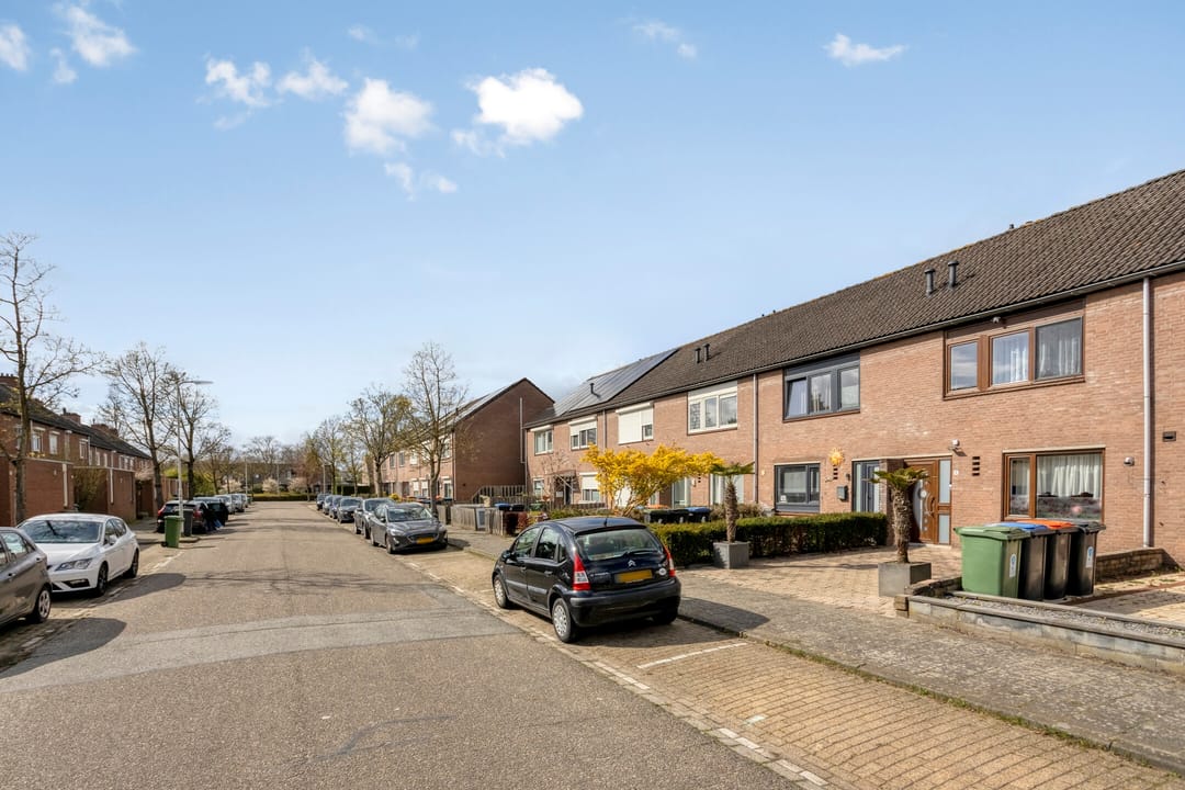Energy-efficient terraced home with 4 bedrooms in child-friendly Kortendijk neighborhood — 38