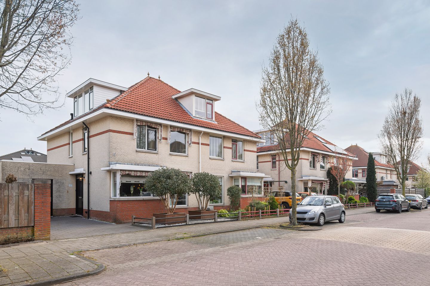 Foto 40 van Burg Van Heugtenlaan 157