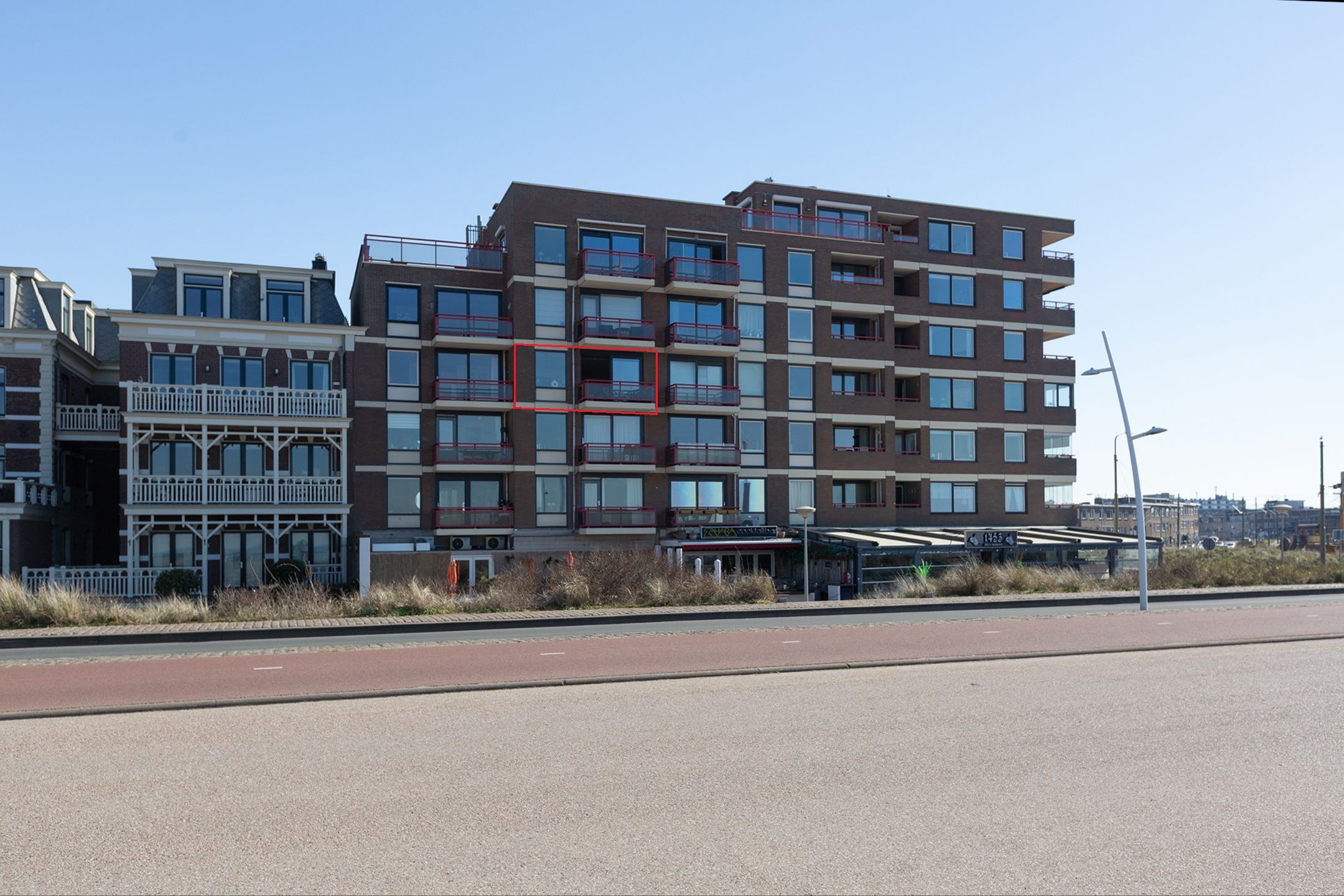 Photo 3 of Zeeruststraat 88