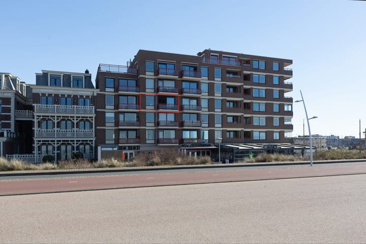 Photo 3 of Zeeruststraat 88