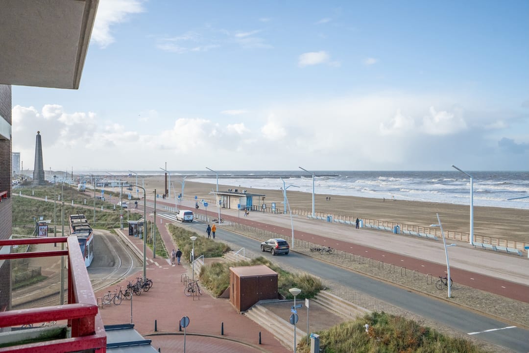 Photo 11 of Zeeruststraat 88