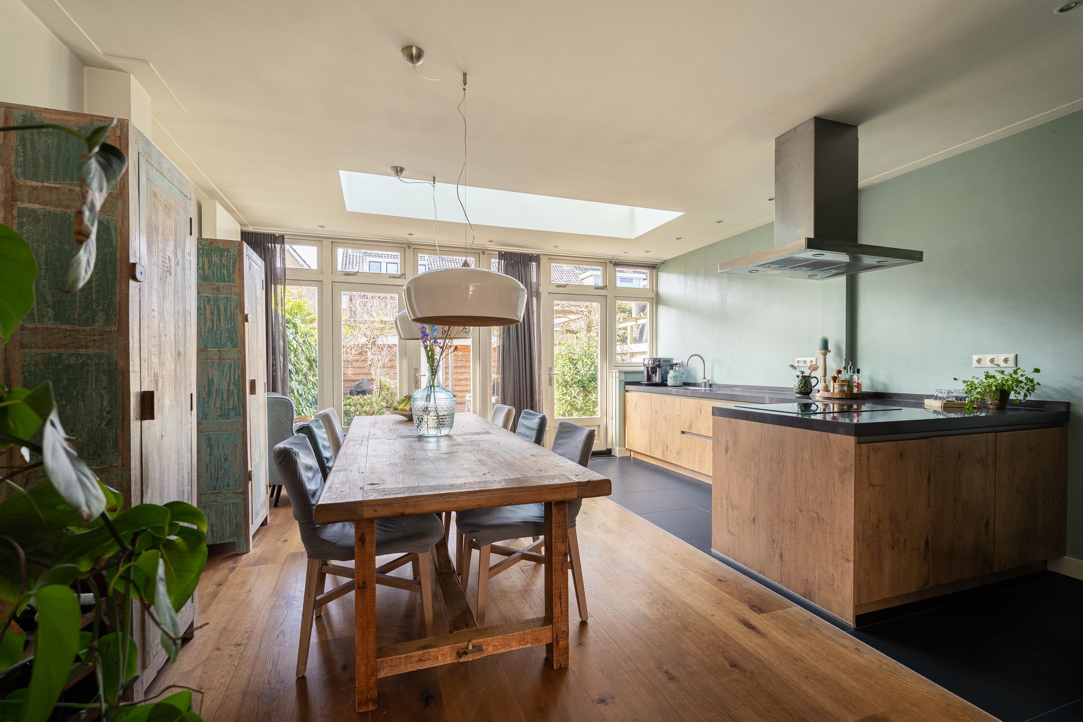 Photo 12 of Theemsstraat 11