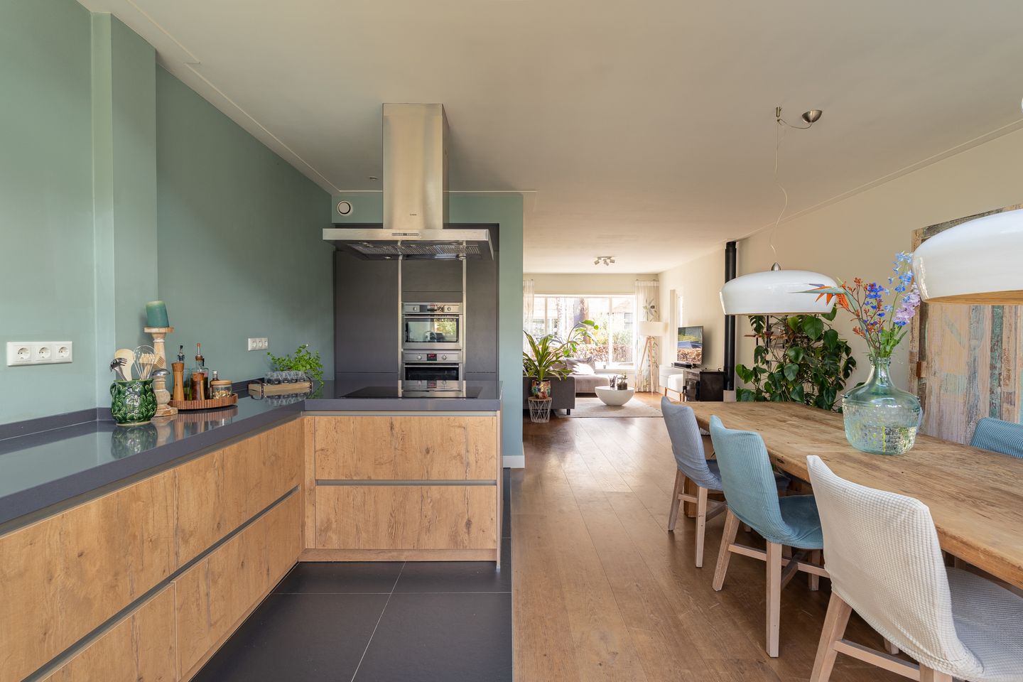 Photo 14 of Theemsstraat 11