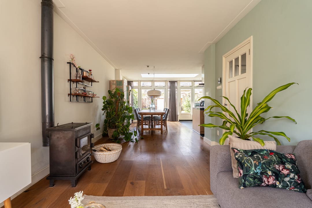 Photo 11 of Theemsstraat 11