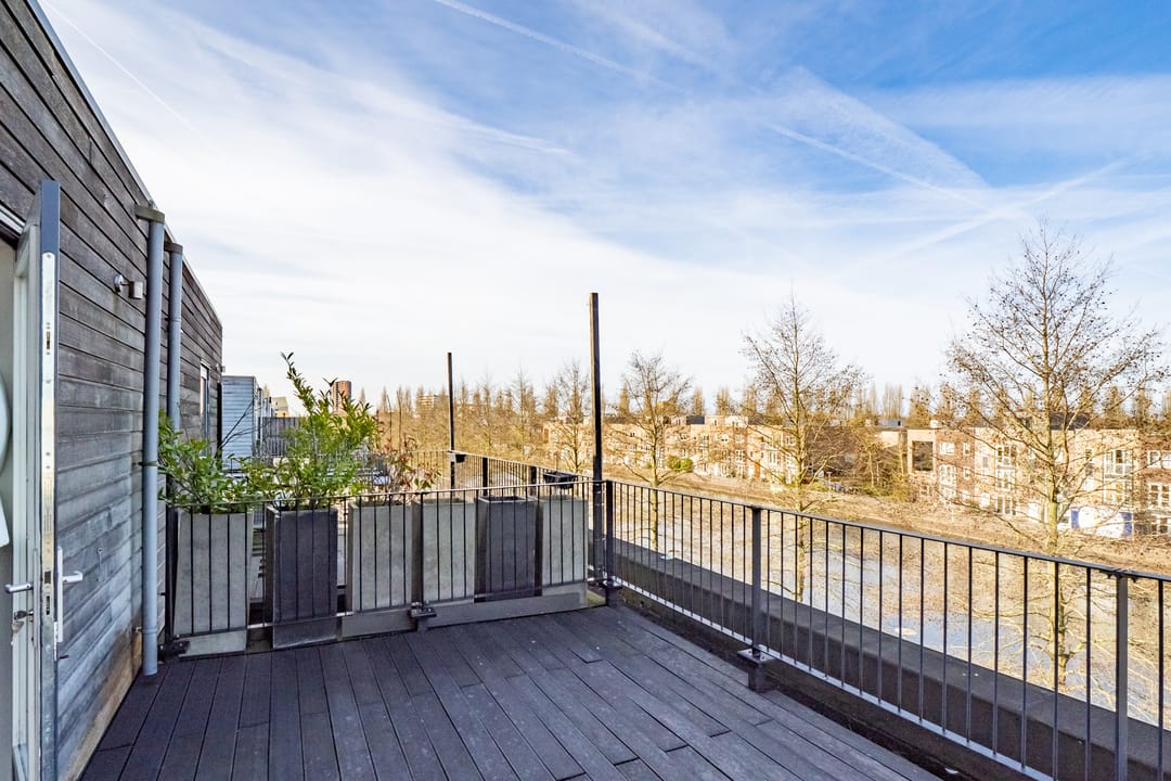 Spacious Waterfront Townhouse with Five Bedrooms in Terwijde-Oost — 46