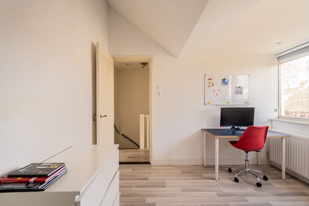 Photo 32 of Theemsstraat 11