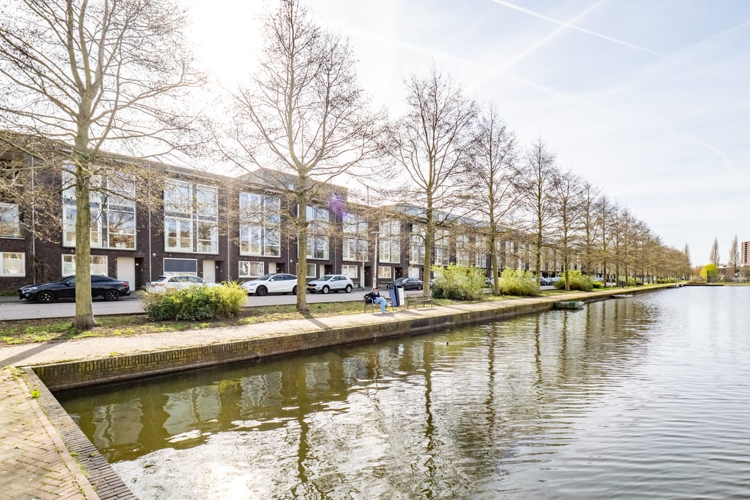 Spacious Waterfront Townhouse with Five Bedrooms in Terwijde-Oost — 56