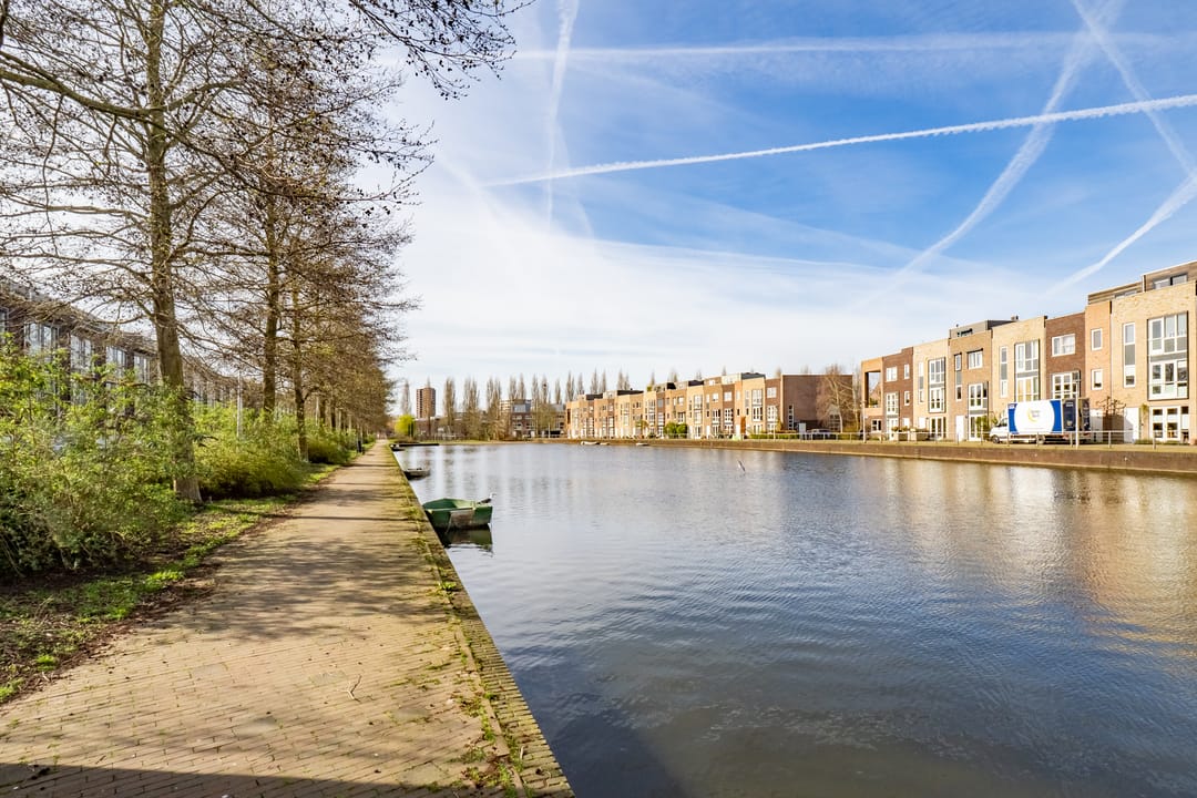 Spacious Waterfront Townhouse with Five Bedrooms in Terwijde-Oost — 58