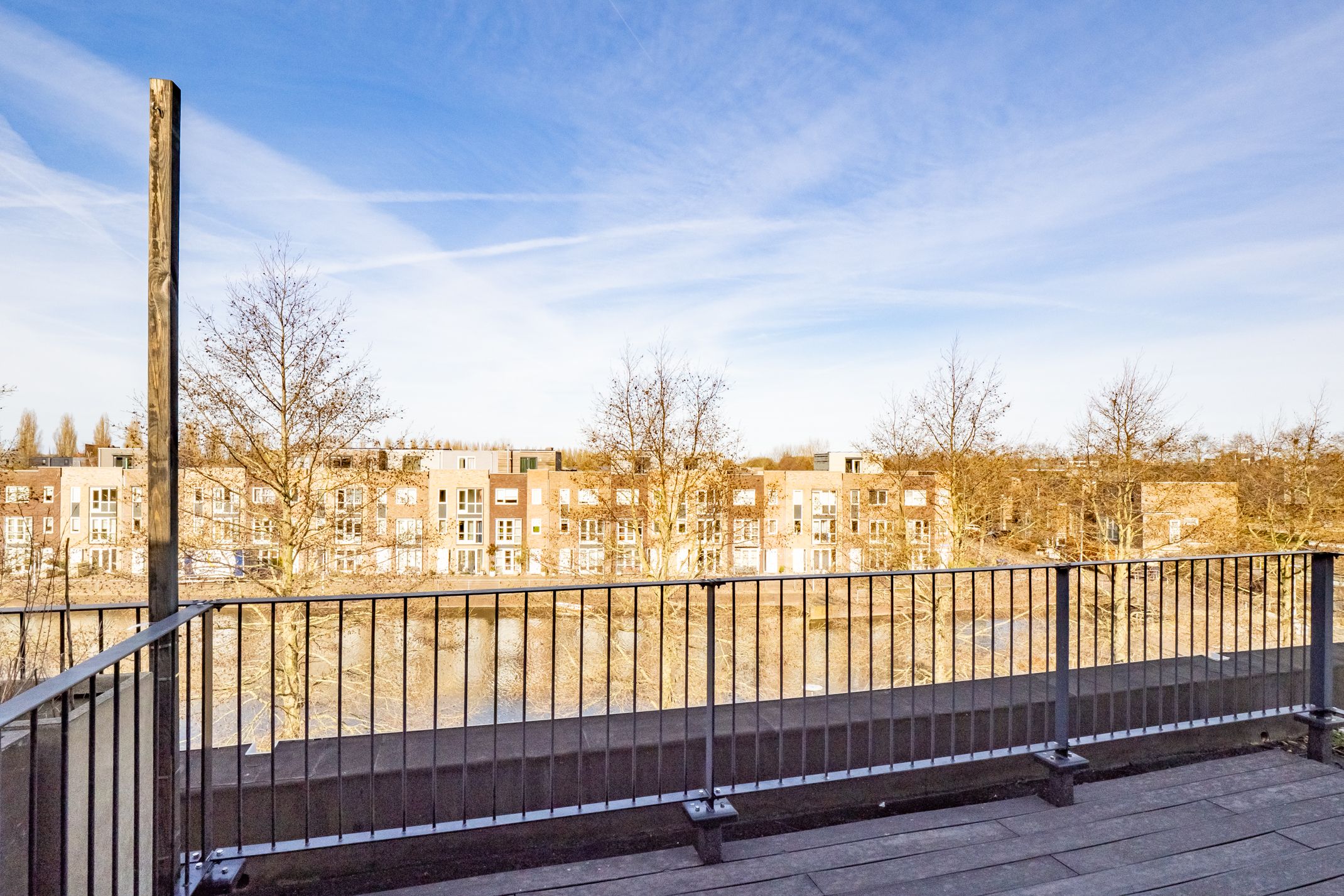 Spacious Waterfront Townhouse with Five Bedrooms in Terwijde-Oost — 47