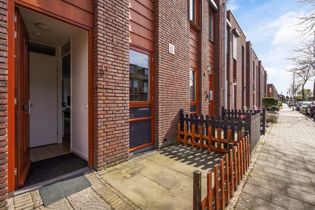 Move-in ready terraced home with A-label and sunny garden — 27