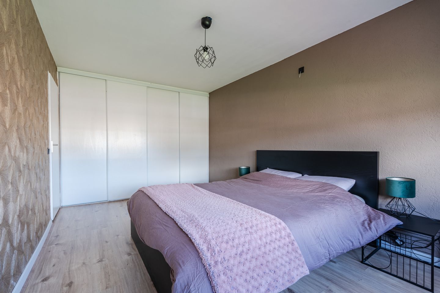 Spacious Semi-Detached Home with 4 Bedrooms, Garage and Energy Label B — 25