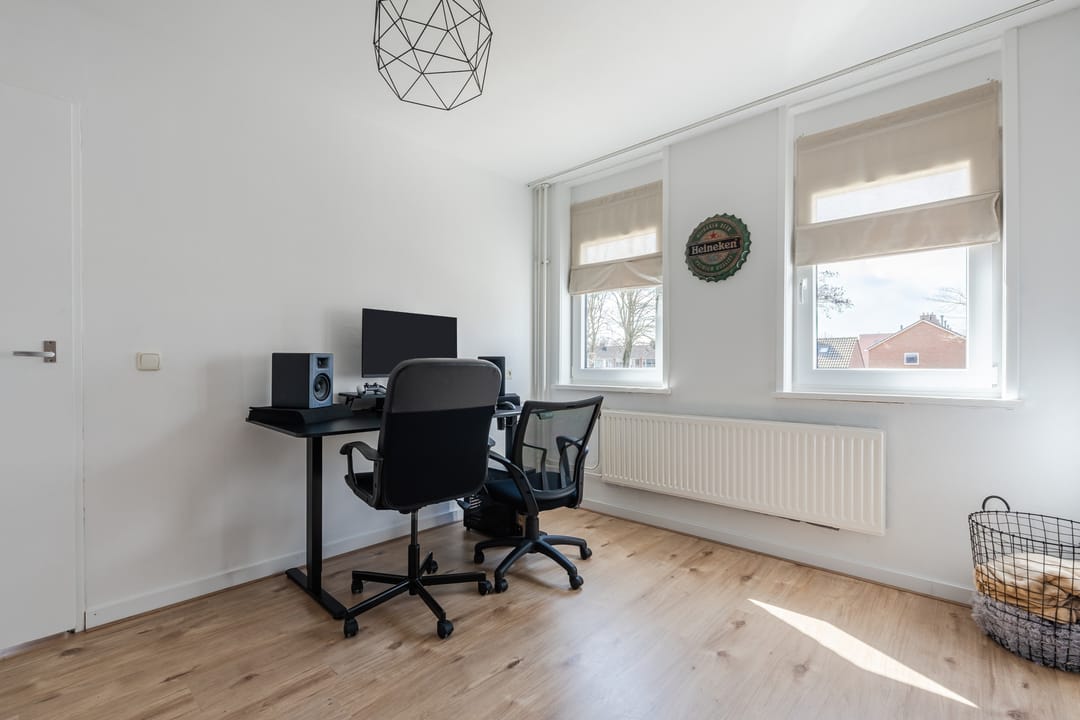 Spacious Semi-Detached Home with 4 Bedrooms, Garage and Energy Label B — 31